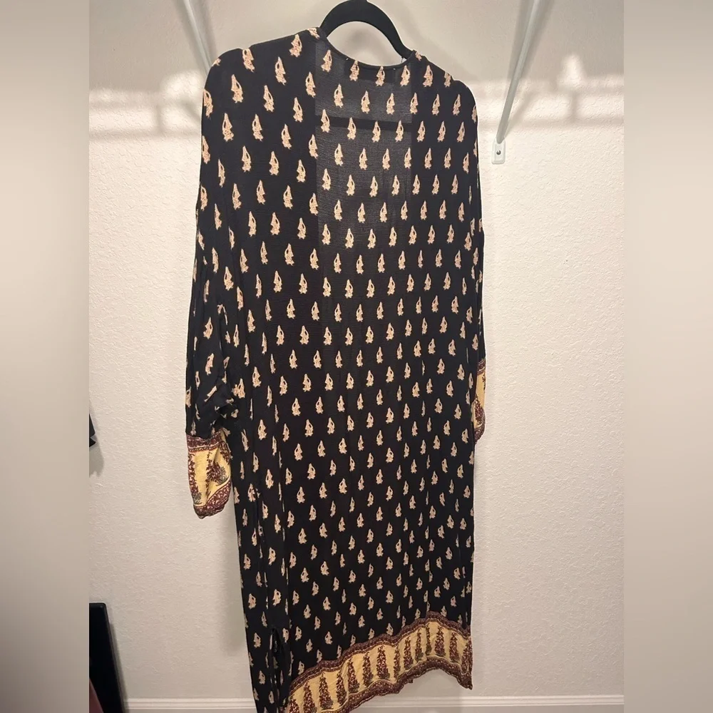 Zara Long Sleeve Kimono - Picture 2 of 5